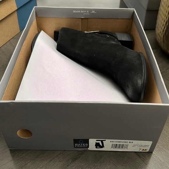 Vionic Women's Sienna Boots - Picture 2 of 11